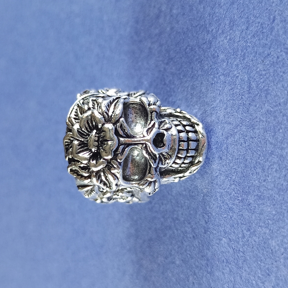 Beautiful Floral Skull Gothic Ring - Picture 2 of 5